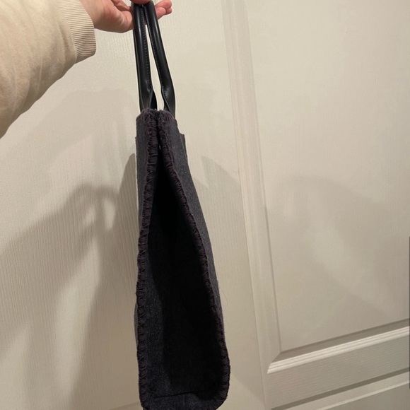 Tory Burch Lydia bag
Large size - Picture 7 of 8